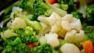 Steam Vegetables Serve 6 to 8 People